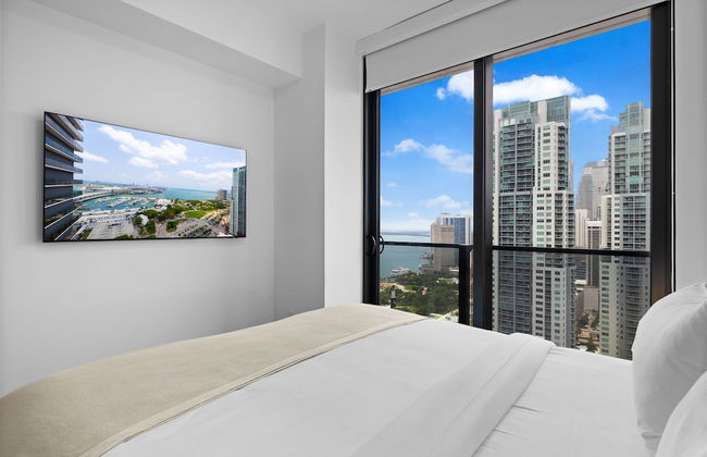 Apt with Stunning View at Downtown Miami - Photo 5