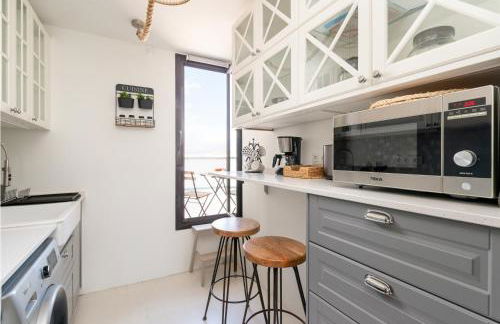 Fee4Me: First Line Luxury Apartment - Photo 13