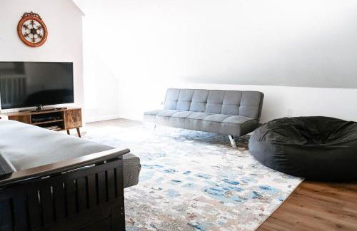 Cordova Farmhouse - 7 Minutes from the Ark! - Foto 35