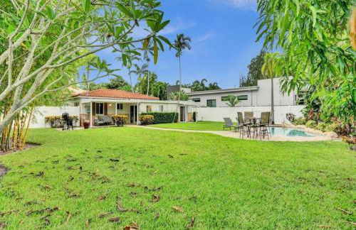 3 min. walk to Wilton Drive, pool and huge yard - Photo 37