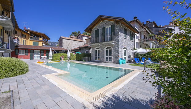 spiaggia uno pool side apartment - Foto 2, Imagen principal