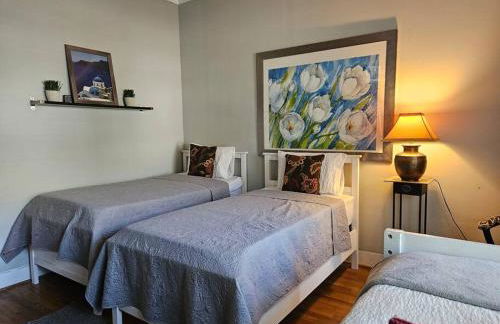 Close to Downtown, 11-Person Swim Spa-Hot Tub, 75" TV 4 Movie Nights, Spacious, Walk To Restaurants, Ping Pong - Foto 21