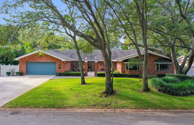 Golden Retreat: Expansive 6BR Home w Heated Pool ~ - Foto 72