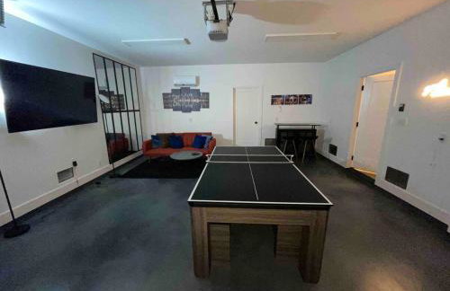 Downtown New 3 Story Sleeps 14 - Foto 19