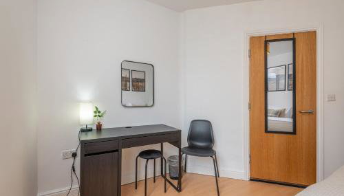 3-Bed Serviced Apt near M62, Leeds - Ideal for Up to 6 Guests - Long Stay Options - Free Parking and Wifi - Foto 3