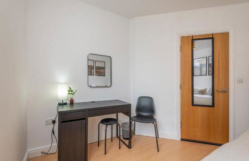 3-Bed Serviced Apt near M62, Leeds - Ideal for Up to 6 Guests - Long Stay Options - Free Parking and Wifi - Foto 3