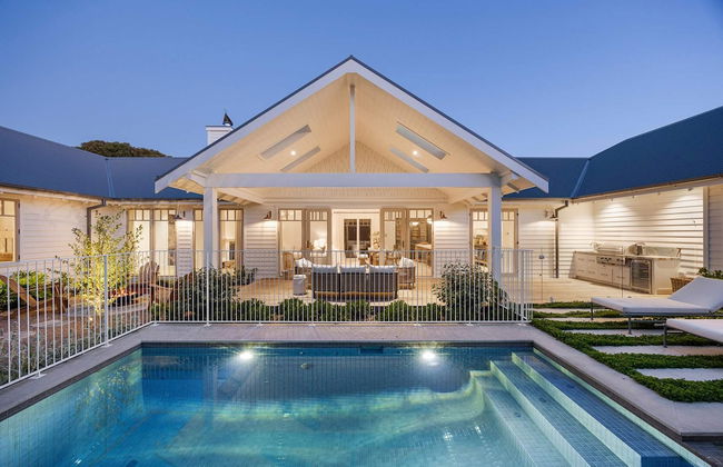 Muskoka Luxe Retreat With Pool Spa Fire Pit - Photo 19