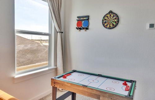 Stylish 4BR Family Home with Game Room and Backyard - Foto 16