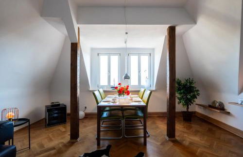 Doppelhaus- Villa Leipzig Schleußig , moderner Altbau Apartment Dachetage mit 2 Schlafzimmern und separatem Zusatzzimmer , Parkplatz - Balkon - Kamin - Eicheparkett - Arbeitsplatz - Foto 3