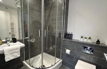 Elegant Modern 2-Bed Apartment steps from Belfast City Centre - Foto 29