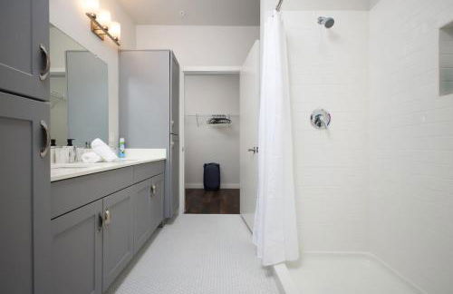 Elegant 2BR-w Parking, Near Riverwalk & Conv Ctr - Foto 14