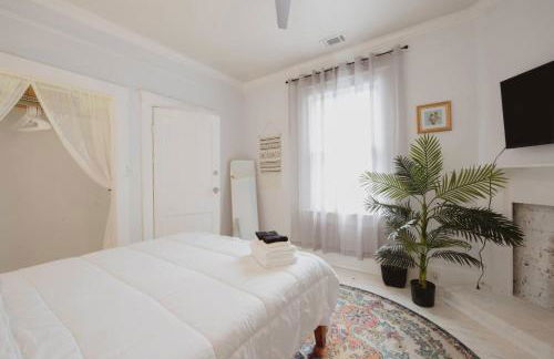 Newly Renovated 3BDR with Backyard Starland District - Foto 6