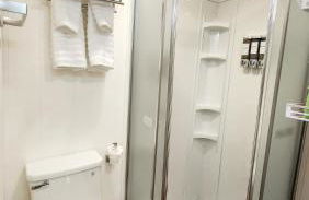 Tiny House Living with In Unit Laundry Steps from Kaiser - Foto 27