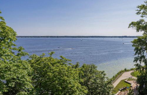 Modern Apartment by the Lake with Parking & Sauna in Zegrze by Noclegi Renters - Foto 27