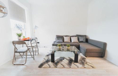 Top Floor 1BR Wishaw Flat with Parking - Foto 13