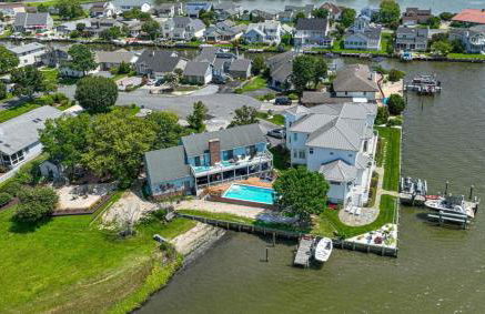 Spacious home with private pool, dock access, and scenic views - Foto 39