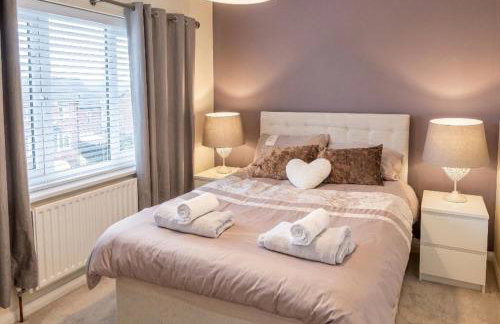 3 Bedroom House - Parking - Wifi - Fully Refurbished Throughout - New Kitchen & Bathroom - Foto 8