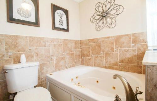 Elegant 3BR 2BA Private Pool Home - Foto 20