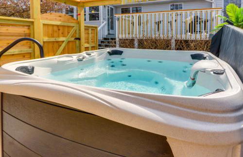 Hot Tub + Deck: 'Holiday Island Fairway Estate’ - Foto 32