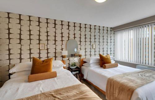 Large 3 bedroom Family Suite, Private Balcony, 5 min to DCA, Gym, Pool and more! - Photo 46