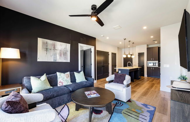 Walkable Midtown Location Modern Amenities, Pool & Gym Anthem by Avantstay - Foto 12