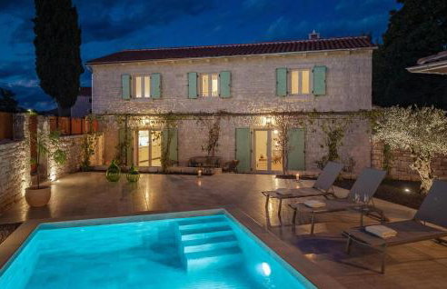 Nice Home In Zminj With Sauna - Photo 16