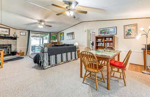 Fire Pit and Decks Creekside Cabin in Robbinsville - Foto 6