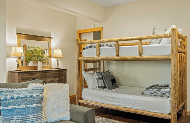 Pocono Paradise by Avantstay Lakeside Retreat, Hot Tub, Game Room, Near Beach - Foto 24