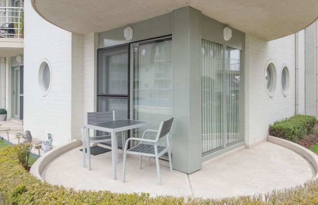 2 bedroom Apartment in Bredene with swimming pool and garden - Photo 5