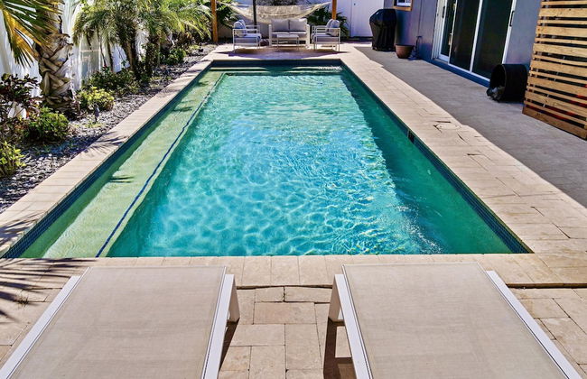 Beach Bliss 10 Mins to Waves 3BR Oasis With Pool - Foto 74