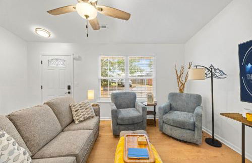 MiniGolf, HotTub, FirePit, PetFriendly, Sleeps 8 - Foto 12