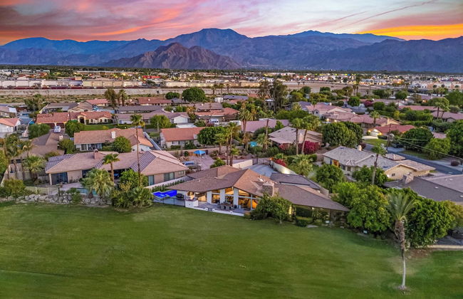 Golf Course-front Views, Pool+hot Tub, Patio Modern Edgy House by Avantstay - Foto 38