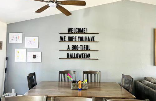 Hot Tub Steam Shower Gym in Charming Family Home! - Photo 8