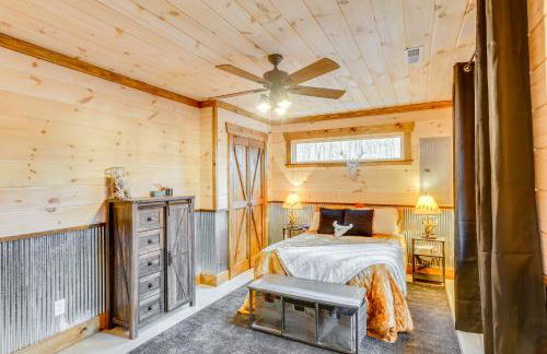 Peaceful Hikers Hideaway with Deck on 1 Acre! - Foto 10