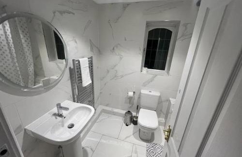 Big new house! 5BDR, sleeps 13, with parking - Foto 17