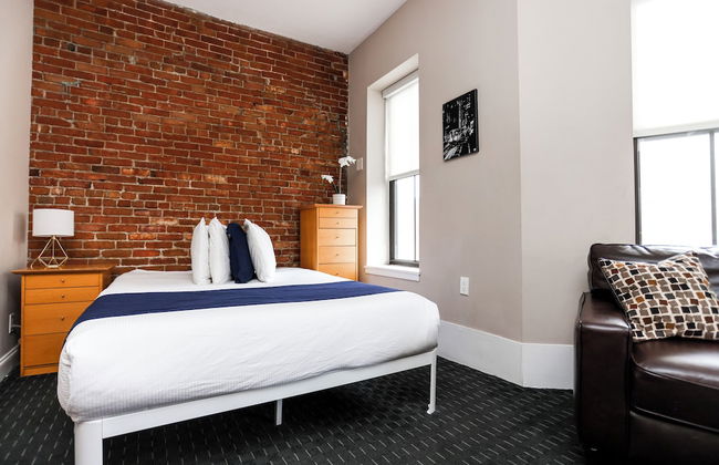 Maverick Suites at 400 Columbus Ave - Foto 31