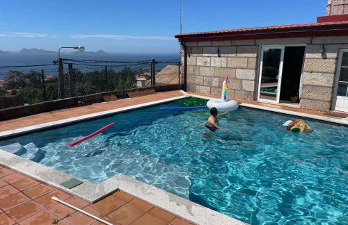 Casa con piscina y vistas en Nigrán - Foto 1