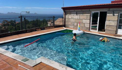 Casa con piscina y vistas en Nigrán - Foto 1