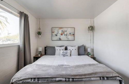 2BR 6 Min to UofA BBQ, Sunshine & Cozy Vibes! - Foto 13