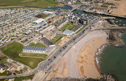 NEW Beachfront Apartment slps 4, West Bay, Dorset - Photo 12