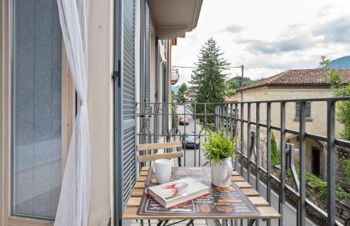 GuestHost - Lake Como Studio with Balcony & Parking! - Foto 15
