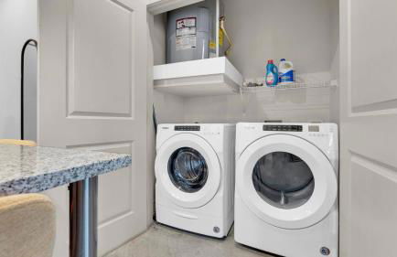 1B1B LUX 1st Flr Apt-2min to TCU+King Bed+Pool+Gym - Foto 16