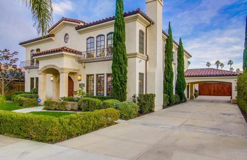 Mediterranean Beauty with Rooftop Deck and Views - Foto 66