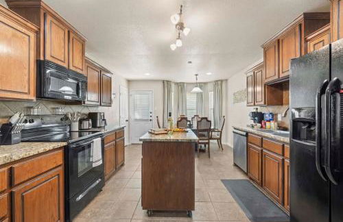 NEW Killeen 8-10 Bd sleeps max 10 ppl 5 min to Fort Hood Families Groups Pets Ok - Professionally Managed by Stay Albatross - Photo 27