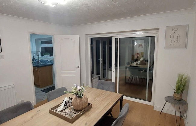 Luxury 5 Bedroom 2 BA House with Parking - Foto 13