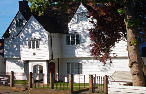 3 Bed House in Cheam, London with Garden, Parking and Playground - Photo 26