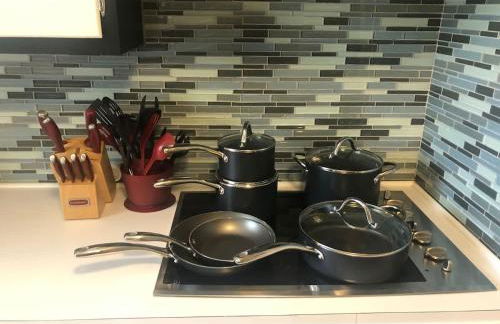 Retro-Inspired Stay BBQ Patio Close to Downtown - Foto 10