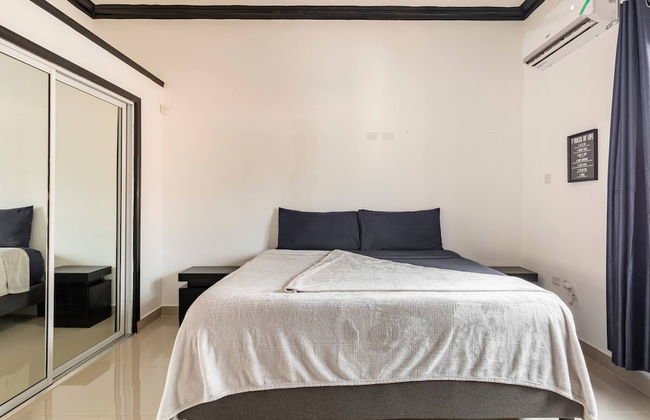 Luxury Living Modern & Contemporary Home With Brand New Pool in Manor Park - Foto 3