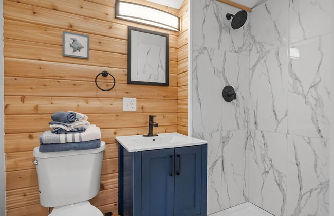 Modern Condo Perfect For Winter Rental - Photo 8