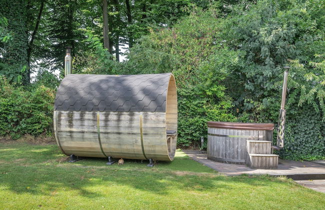 Dog-friendly Stay w/ Spa - Photo 31